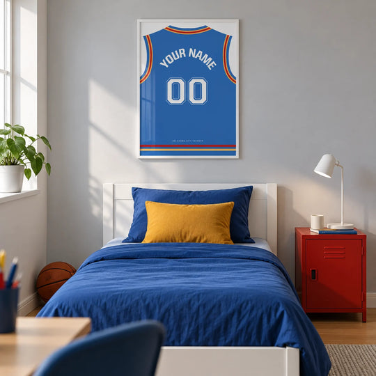 Individuelles Basketballtrikot – Blau mit roten und gelben Abschlüssen